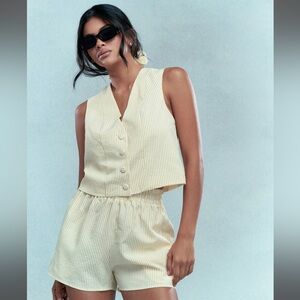 STREET TEXTURED RIBBED BUTTONED VEST TOP AND SHORTS CO-ORD WITH SCRUNCHIE